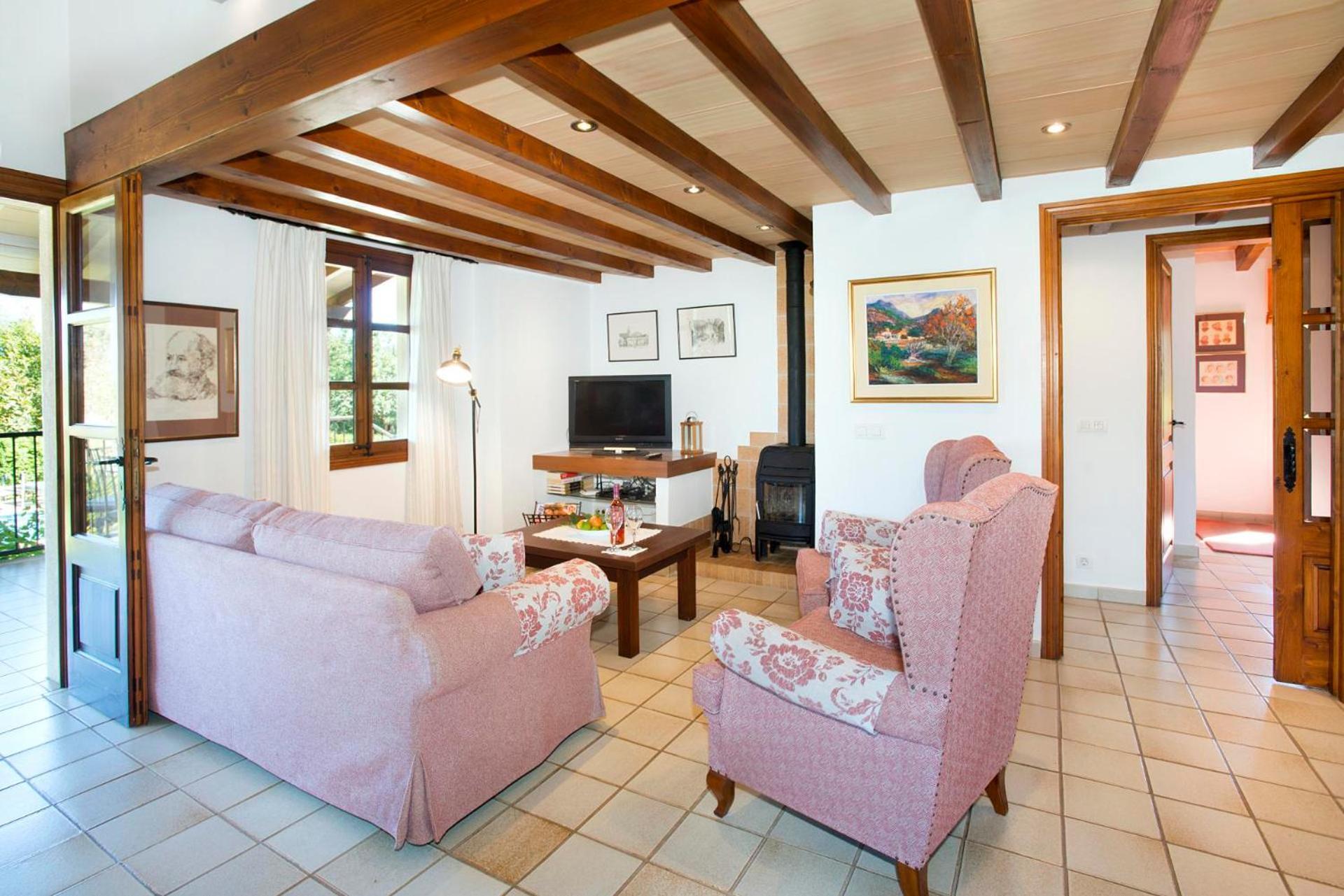 Villa Llosia By Vintage Travel *
