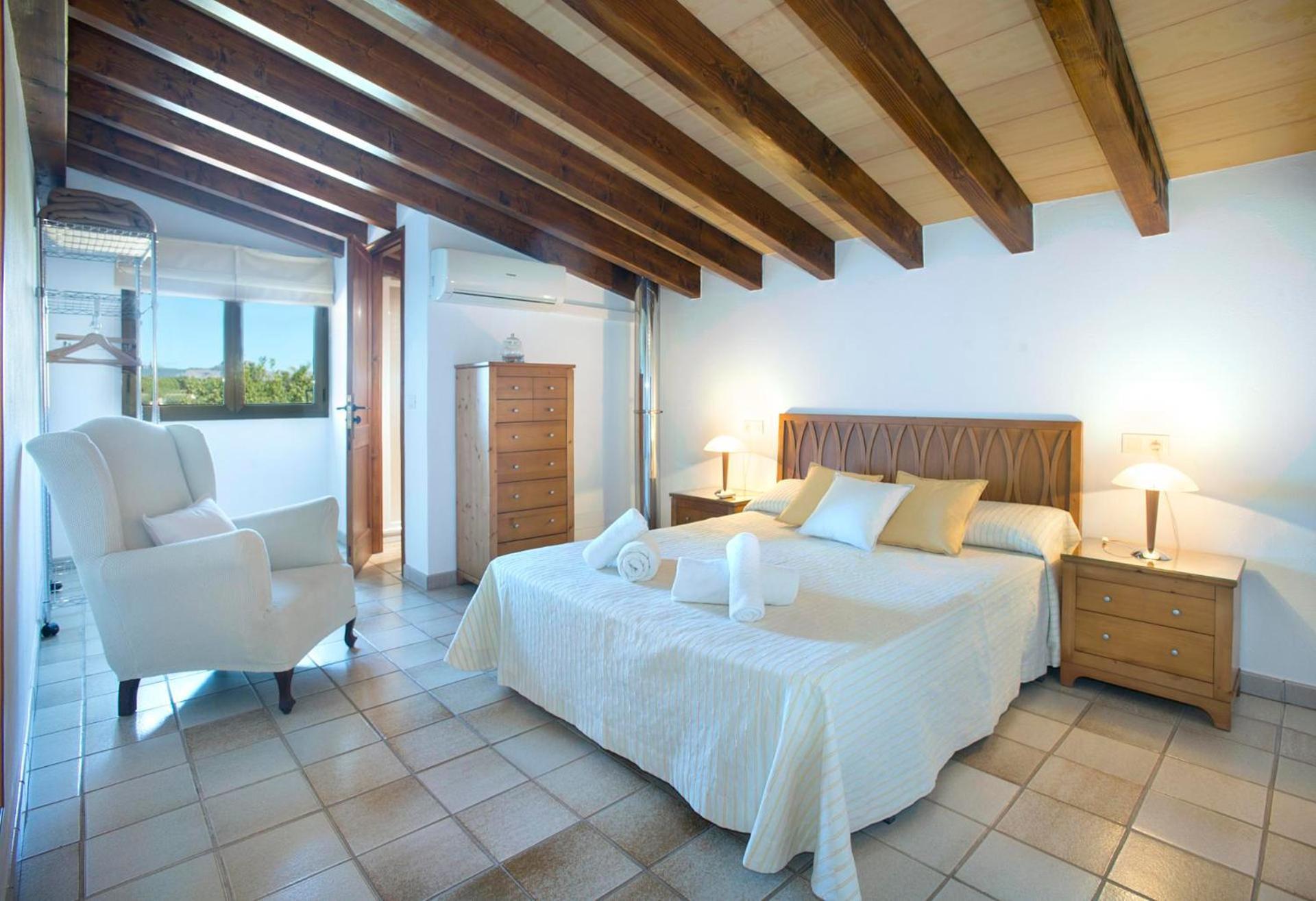 Villa Llosia By Vintage Travel *