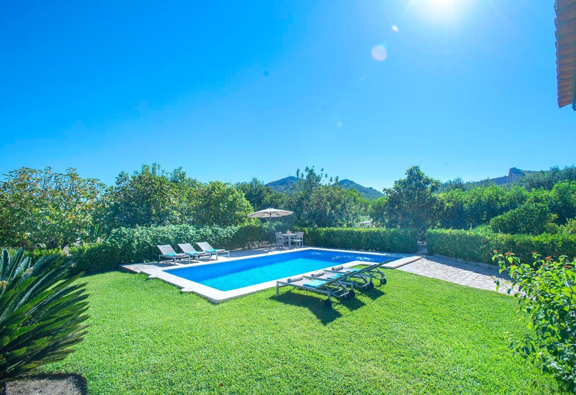 Villa Llosia By Vintage Travel *